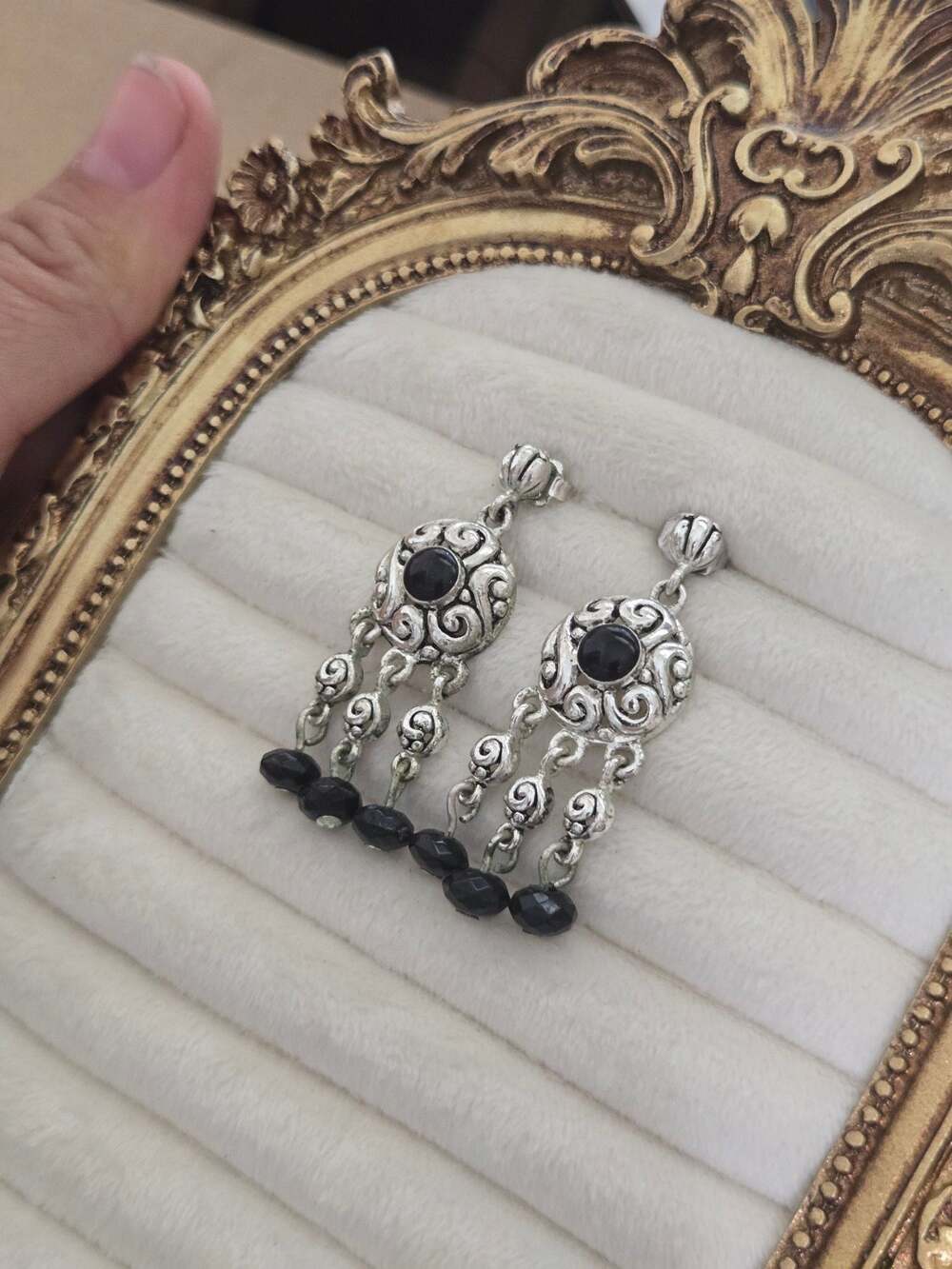 Vintage Avon Casual Silvertone and Jet Dangle Earrings Pierced - ,